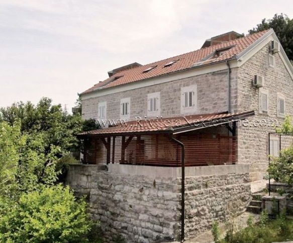 Casa en Kamenari, Montenegro, 250 m² - imagen 1