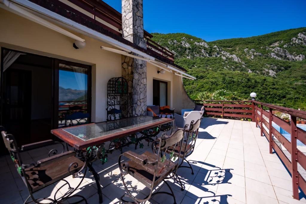 Maison à Kotor, Monténégro, 450 m² - image 1