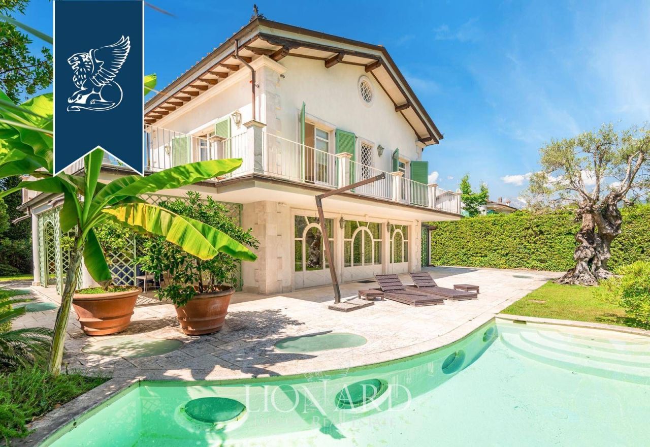 Villa en Forte dei Marmi, Italia, 400 m² - imagen 1