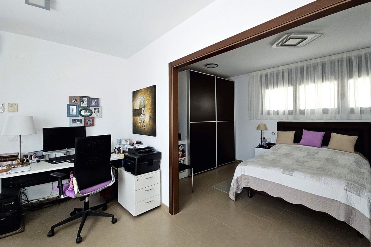 Villa à Pau, Espagne, 483 m² - image 11