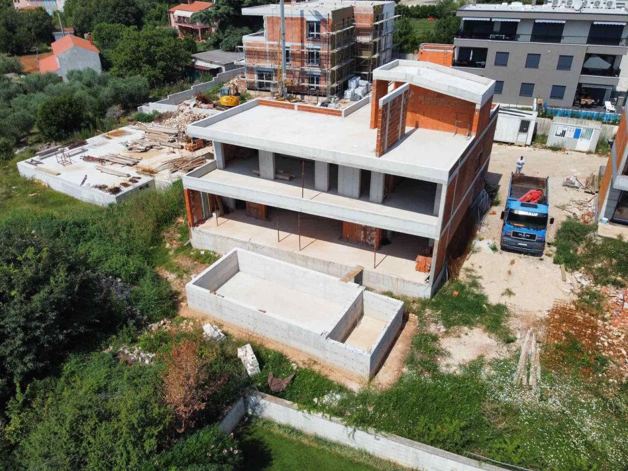 Maison à Poreč, Croatie, 290.72 m² - image 1