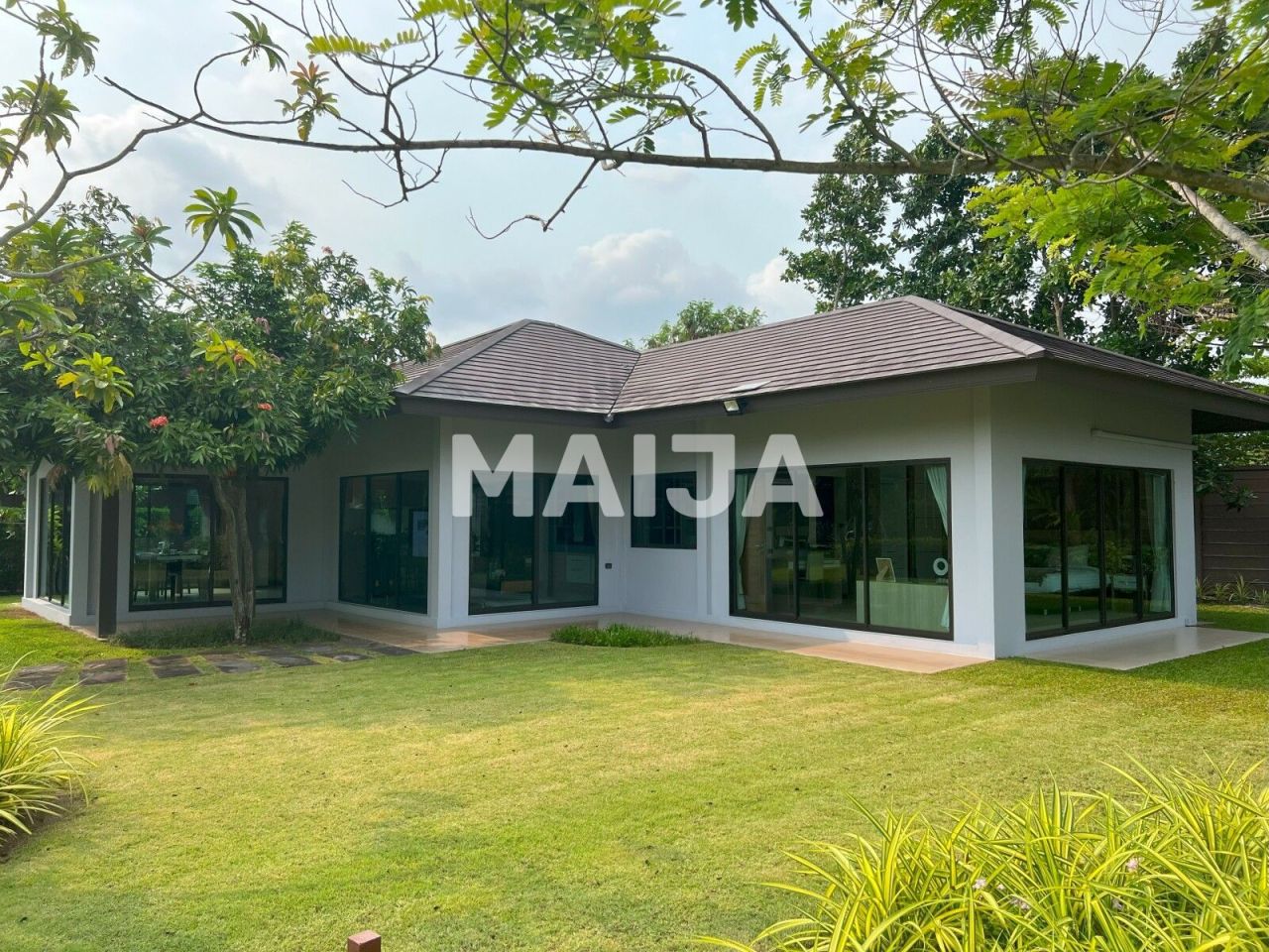 Villa Bang Lamung, Tailandia, 227 m² - imagen 1