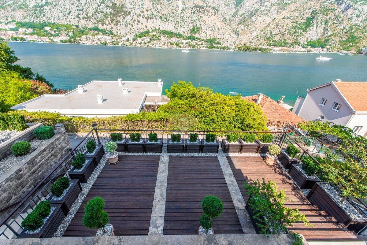 Piso en Kotor, Montenegro, 204 m² - imagen 1