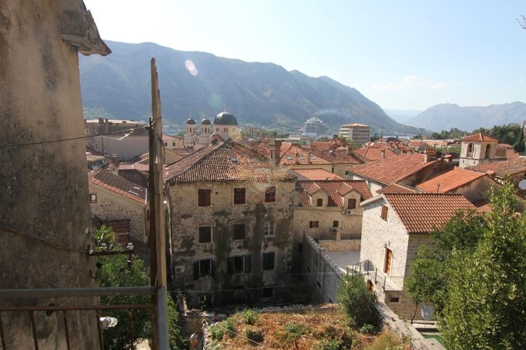 Haus in Kotor, Montenegro, 140 m² - Foto 1