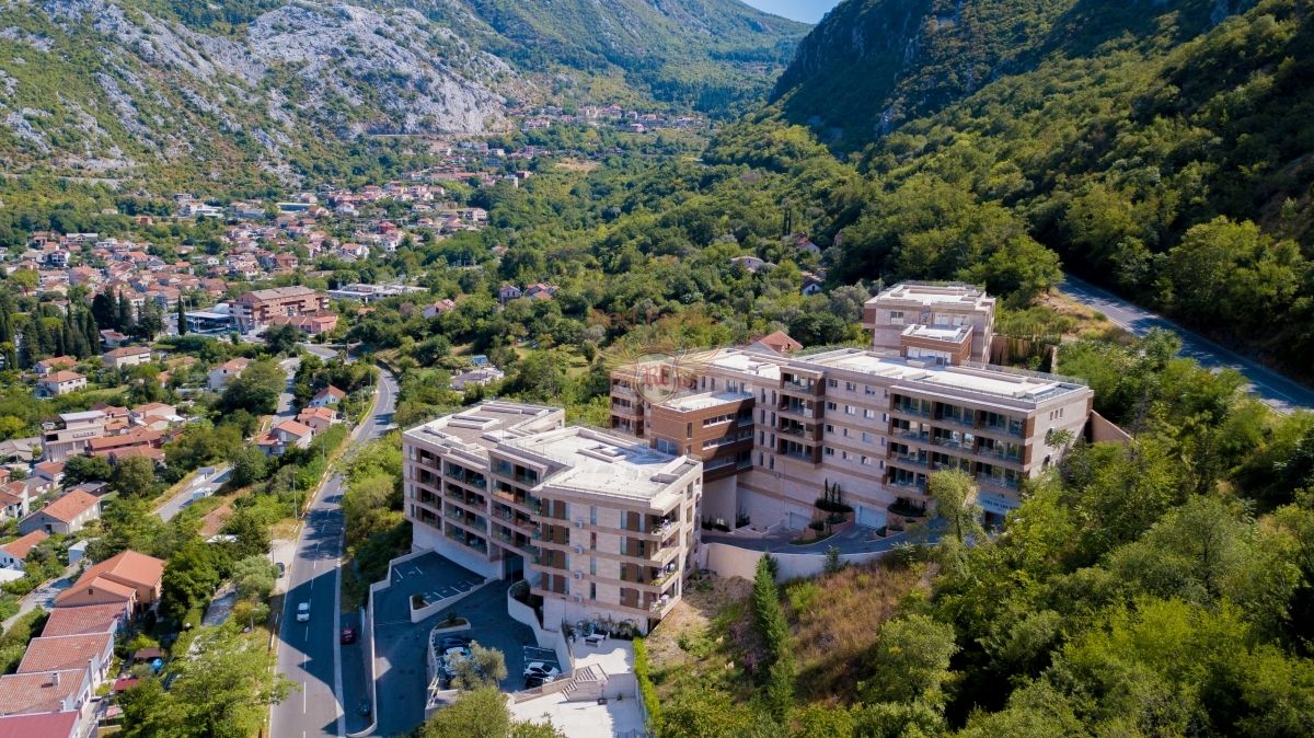 Appartement à Kotor, Monténégro, 64 m² - image 1