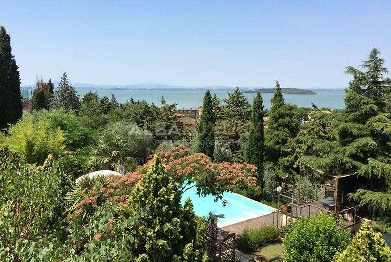 Villa a Passignano sul Trasimeno, Italia, 300 m² - foto 1