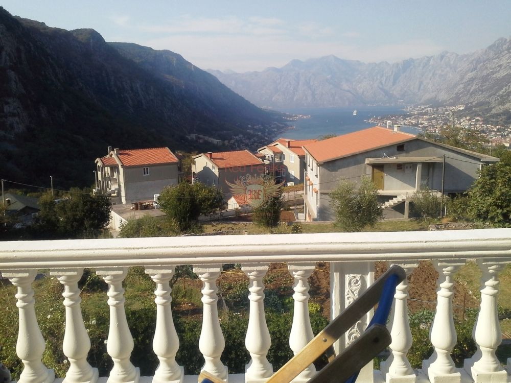 Haus in Kotor, Montenegro, 298 m² - Foto 1