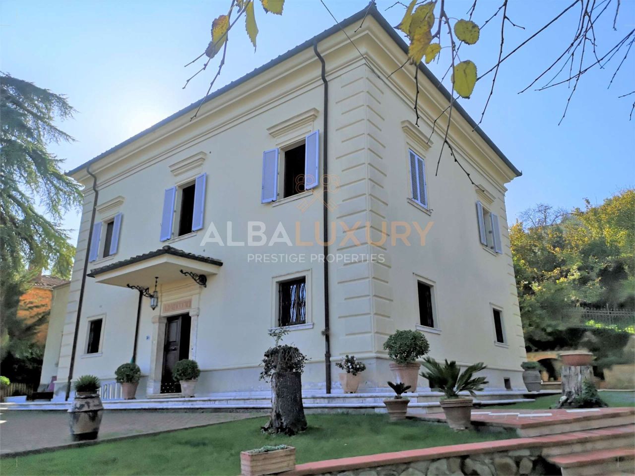 Villa in Sinalunga, Italy, 531 m² - picture 1