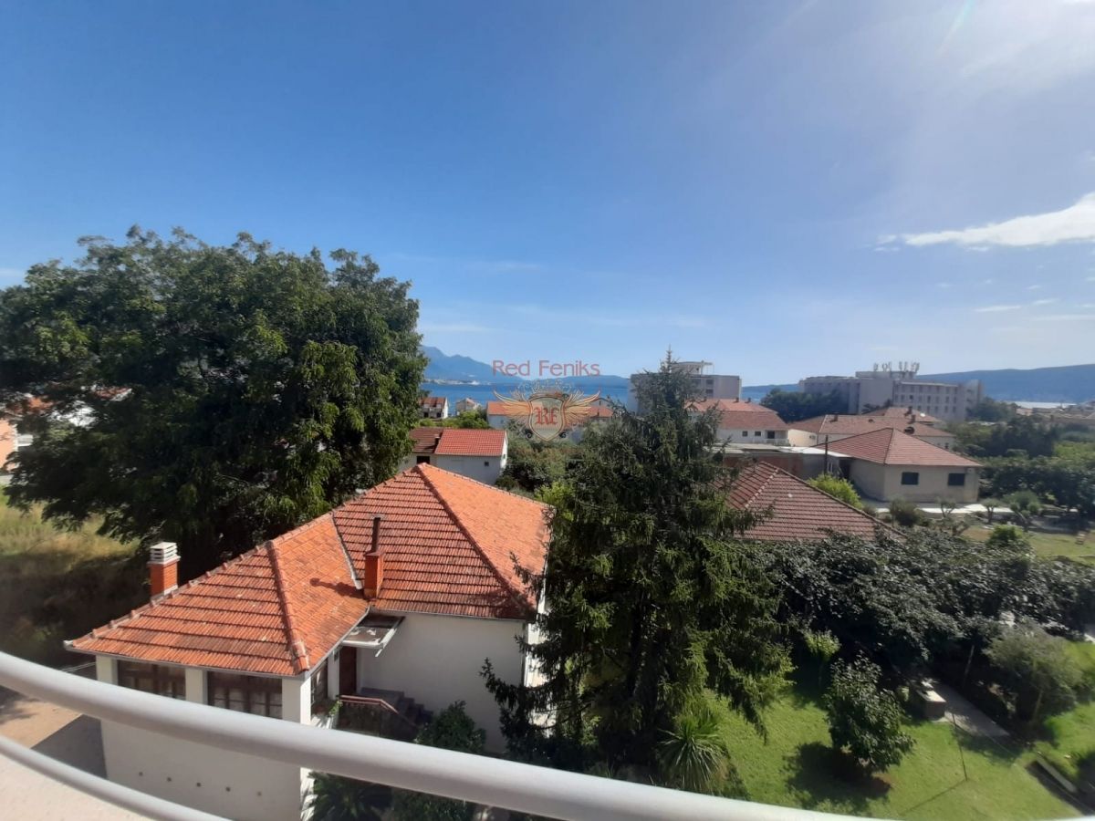 Appartement à Herceg-Novi, Monténégro, 77 m² - image 1