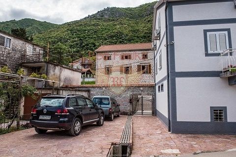 Casa en Kotor, Montenegro, 327 m² - imagen 3