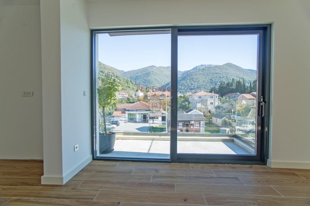 Flat in Tivat, Montenegro, 273 m² - picture 5