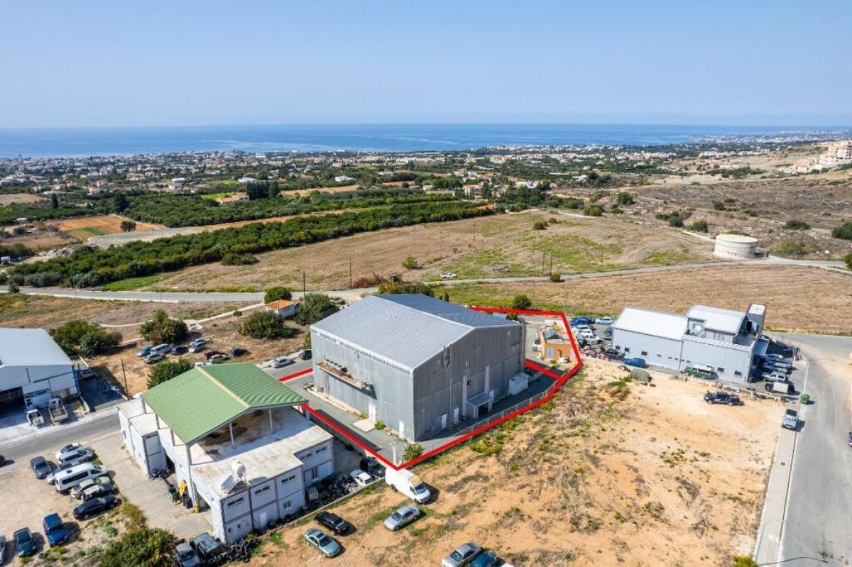 Propiedad comercial en Pafos, Chipre, 1 375 m² - imagen 2