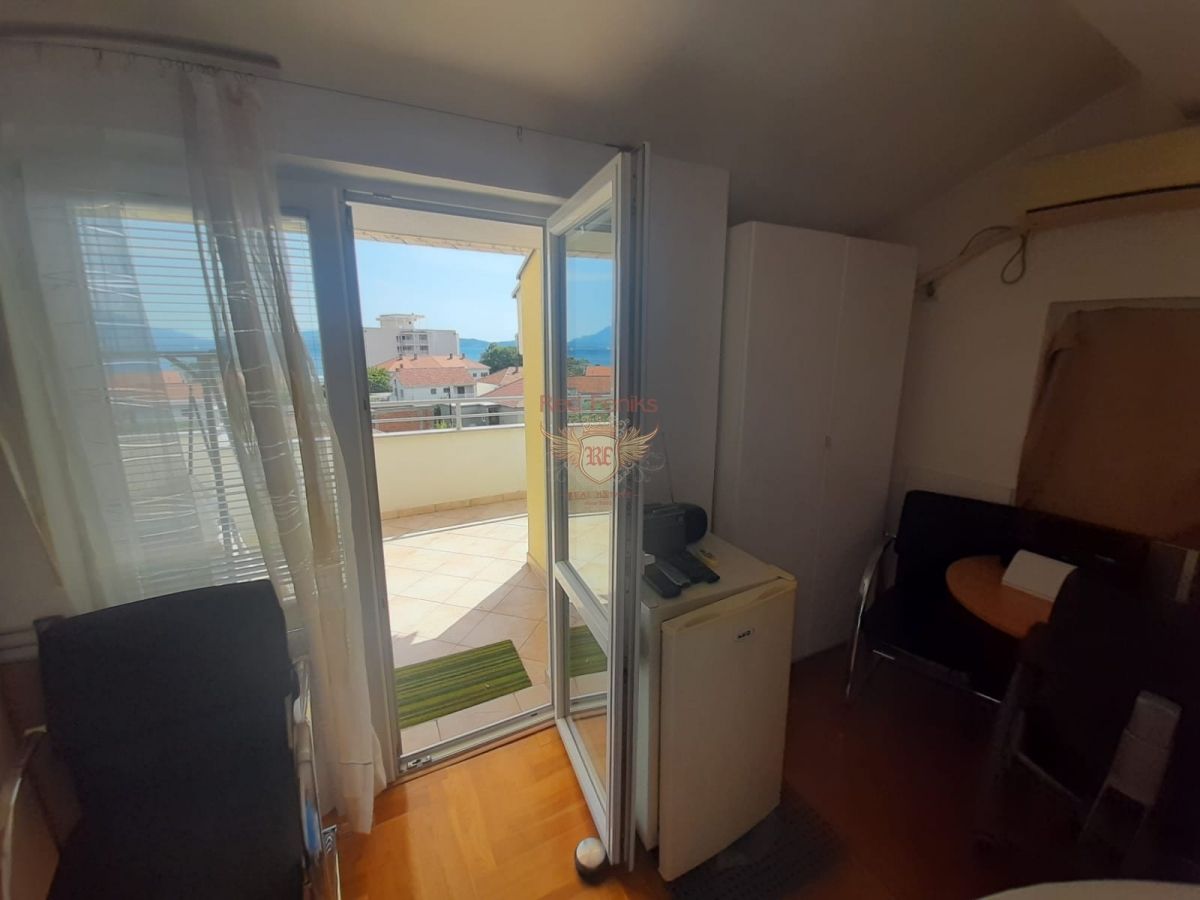 Piso en Herceg-Novi, Montenegro, 77 m² - imagen 13