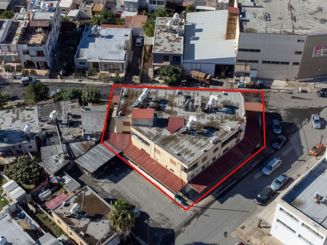 Commercial property in Larnaca, Cyprus, 736 m² - picture 3