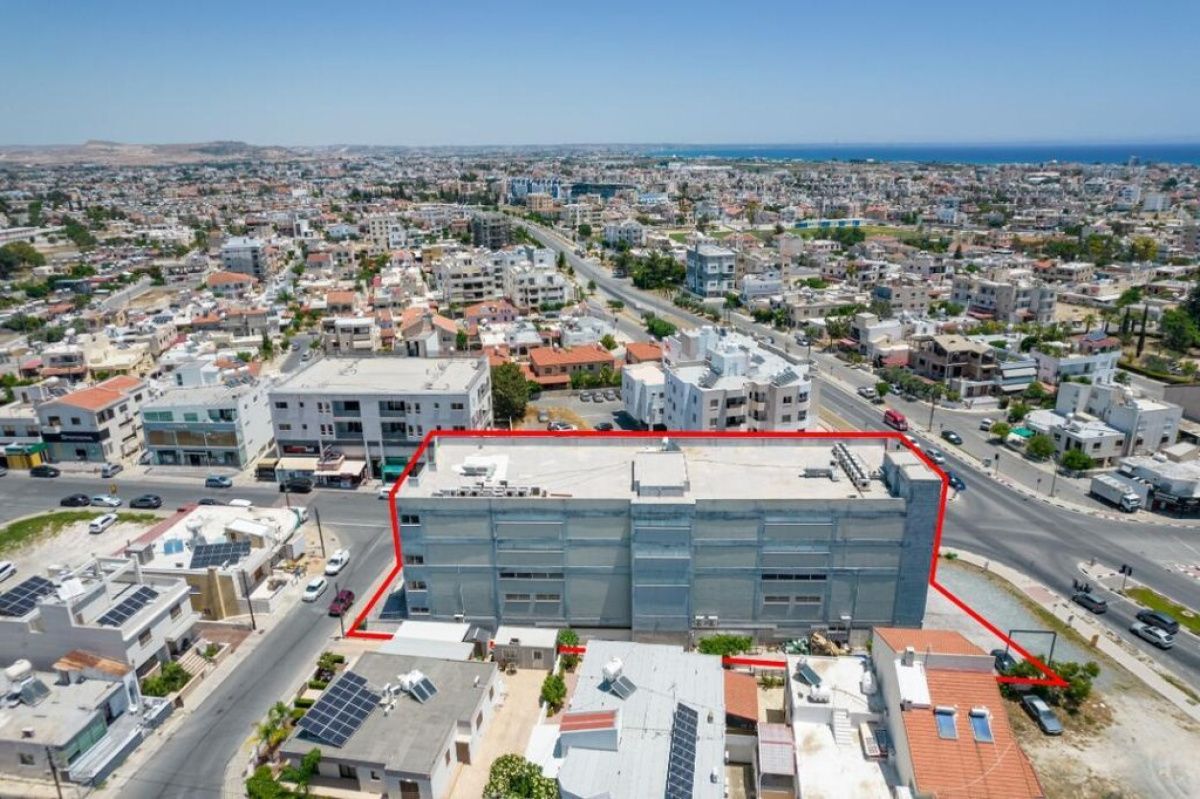 Commercial property in Larnaca, Cyprus, 2 100 m² - picture 4