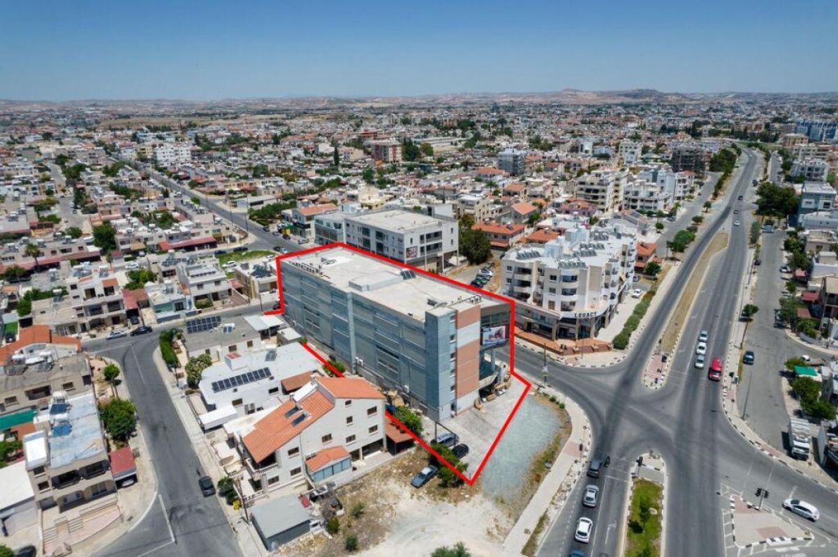 Commercial property in Larnaca, Cyprus, 2 100 m² - picture 5