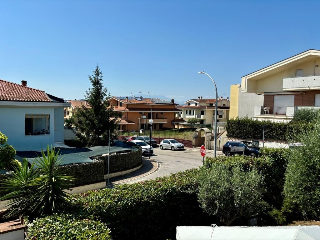 Wohnung in Citta Sant'Angelo, Italien, 154 m² - Foto 17
