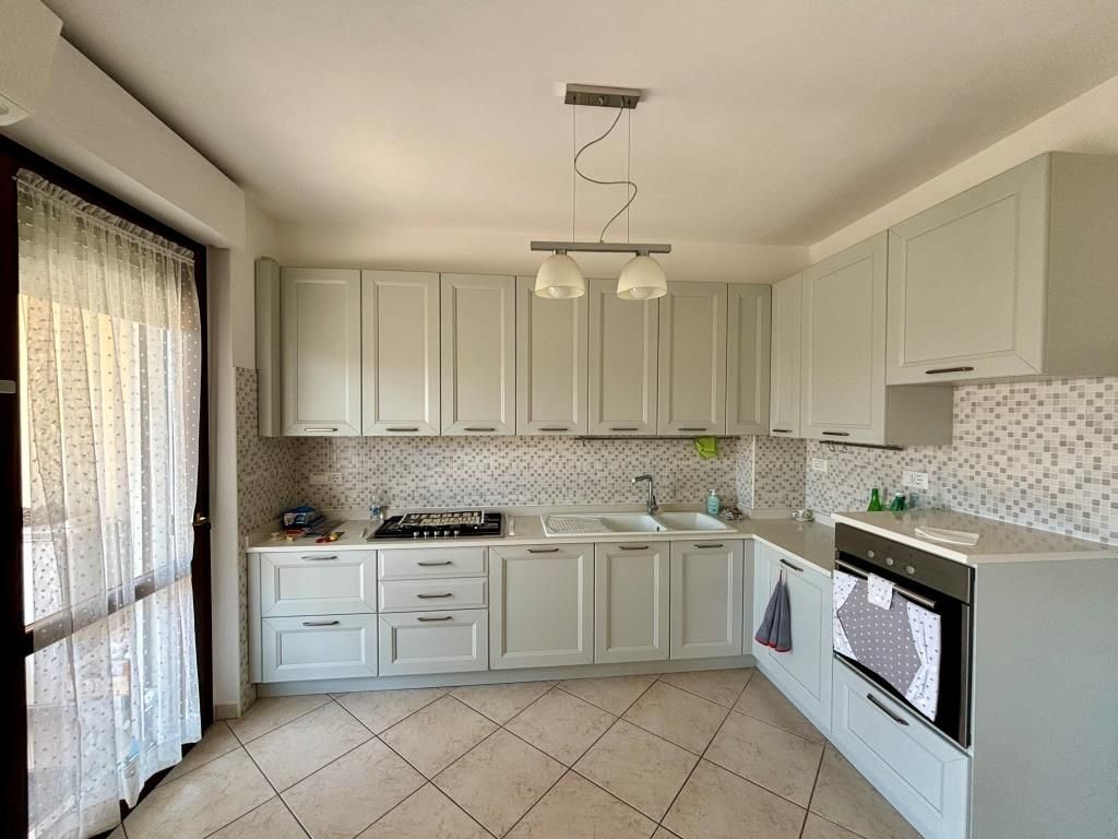 Wohnung in Citta Sant'Angelo, Italien, 154 m² - Foto 2