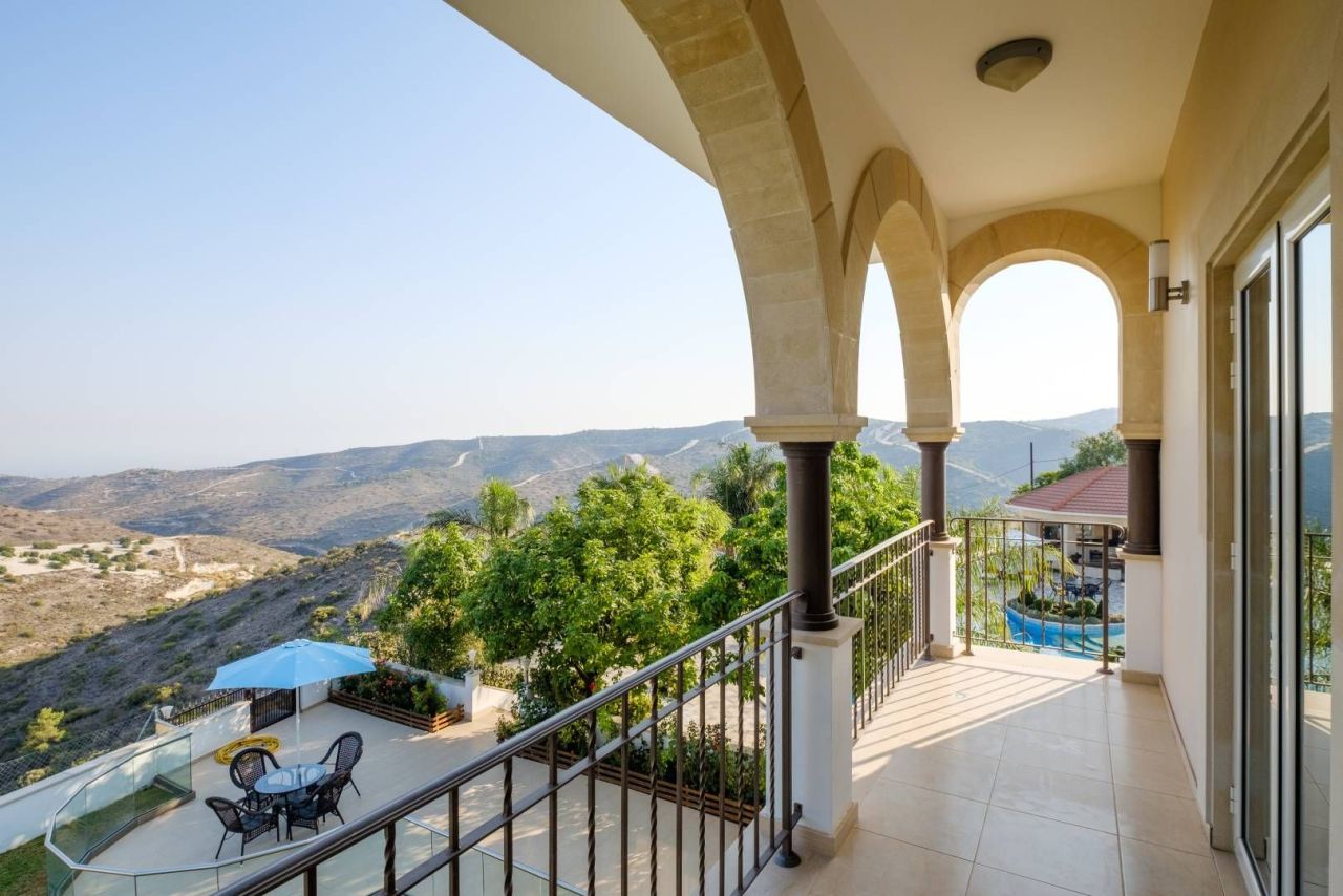 Casa a Larnaca, Cipro, 558 m² - foto 2