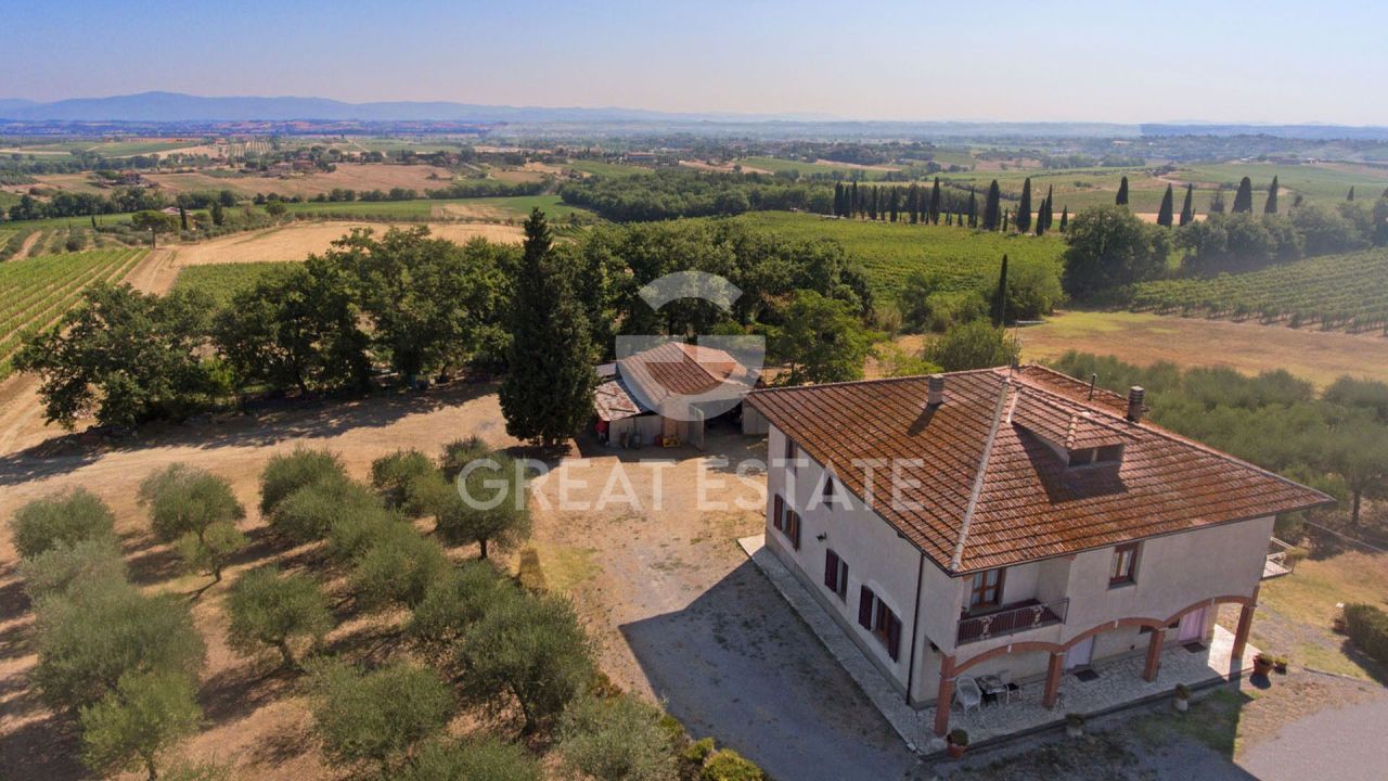 Granja en Montepulciano, Italia, 436.5 m² - imagen 2