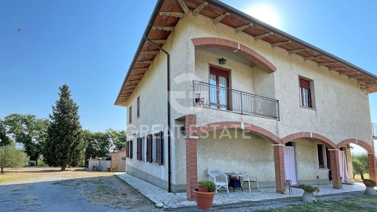 Granja en Montepulciano, Italia, 436.5 m² - imagen 4