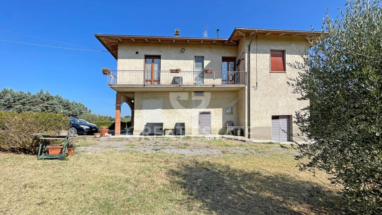 Granja en Montepulciano, Italia, 436.5 m² - imagen 6