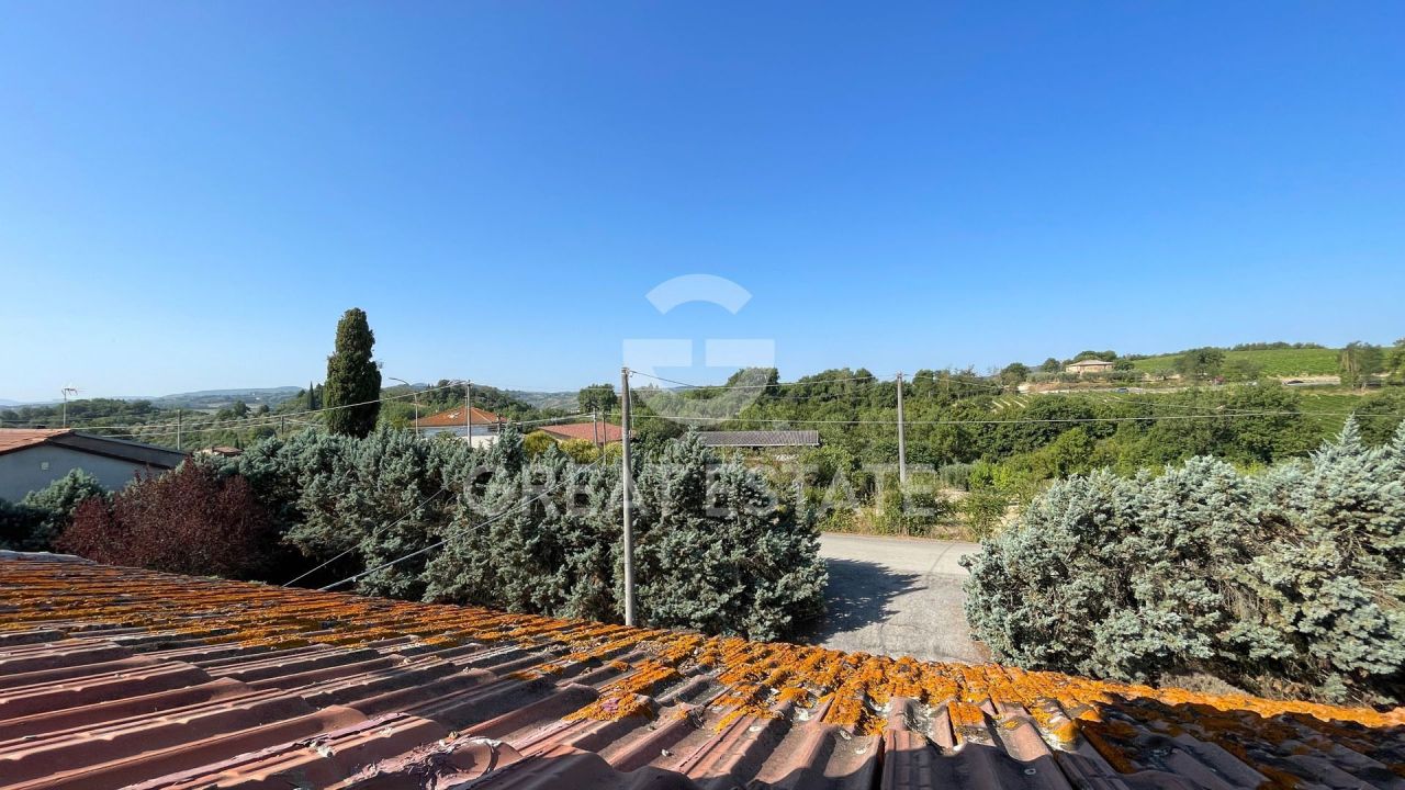 Granja en Montepulciano, Italia, 436.5 m² - imagen 8