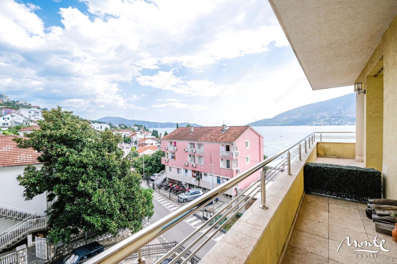 Piso en Herceg-Novi, Montenegro, 64 m² - imagen 1