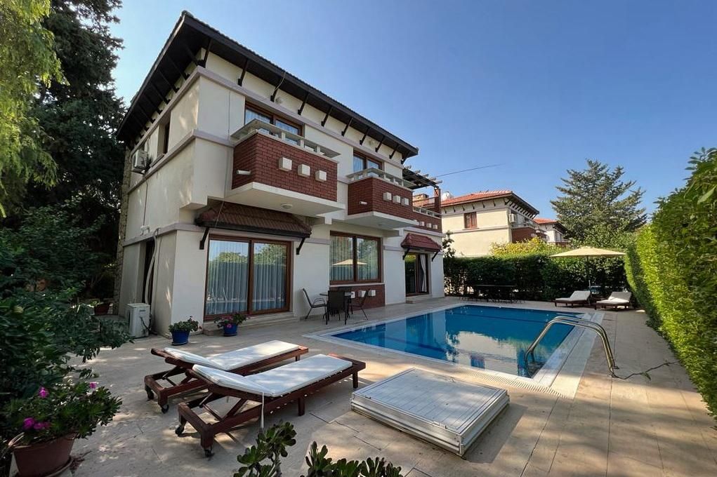 Villa in Kyrenia, Zypern, 230 m² - Foto 1