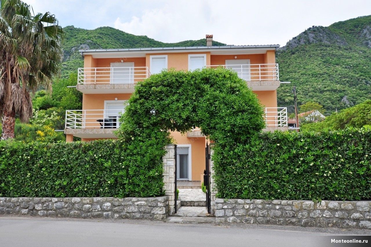 Casa en Kotor, Montenegro, 306 m² - imagen 1