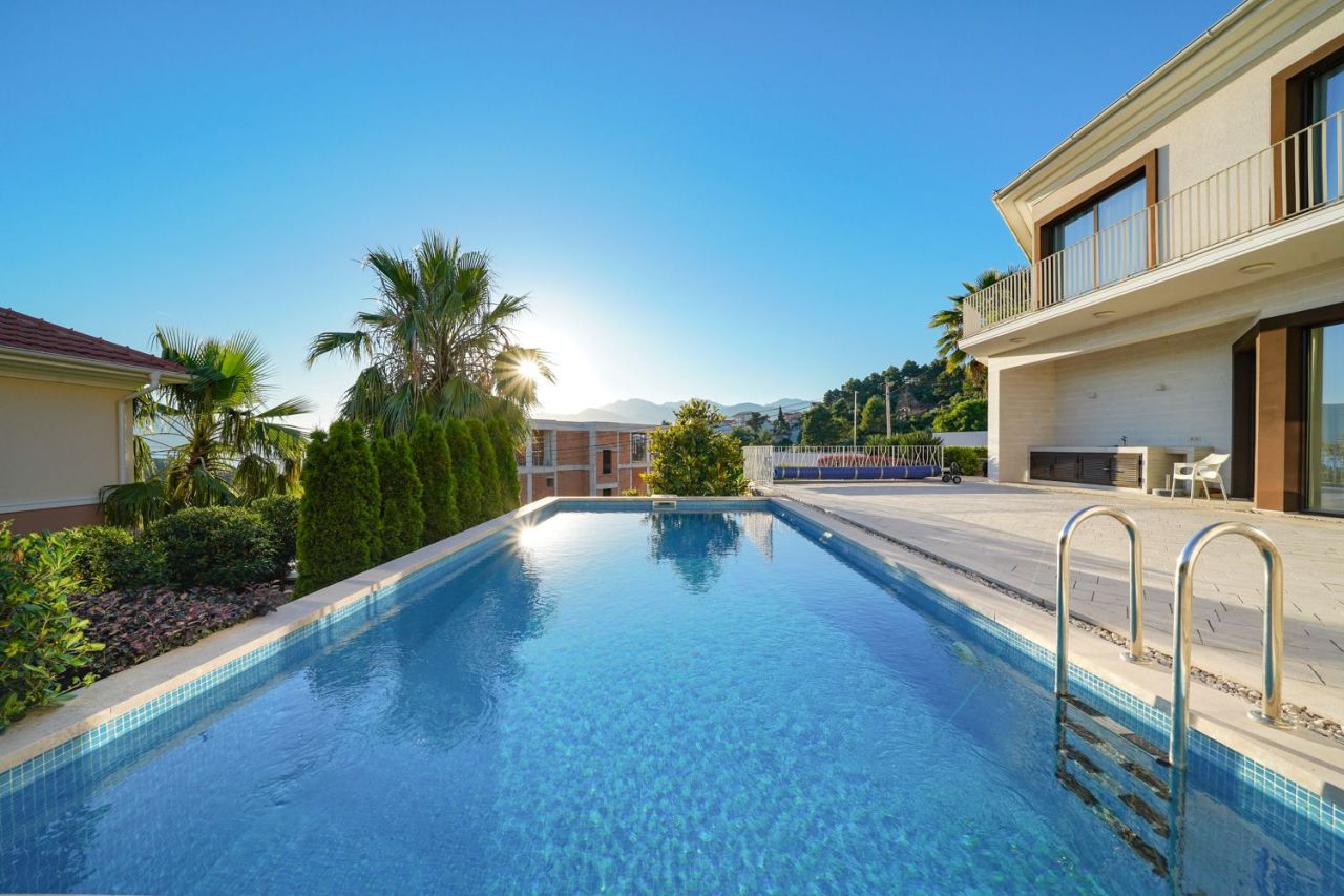 Villa in Tivat, Montenegro, 285 m² - picture 2