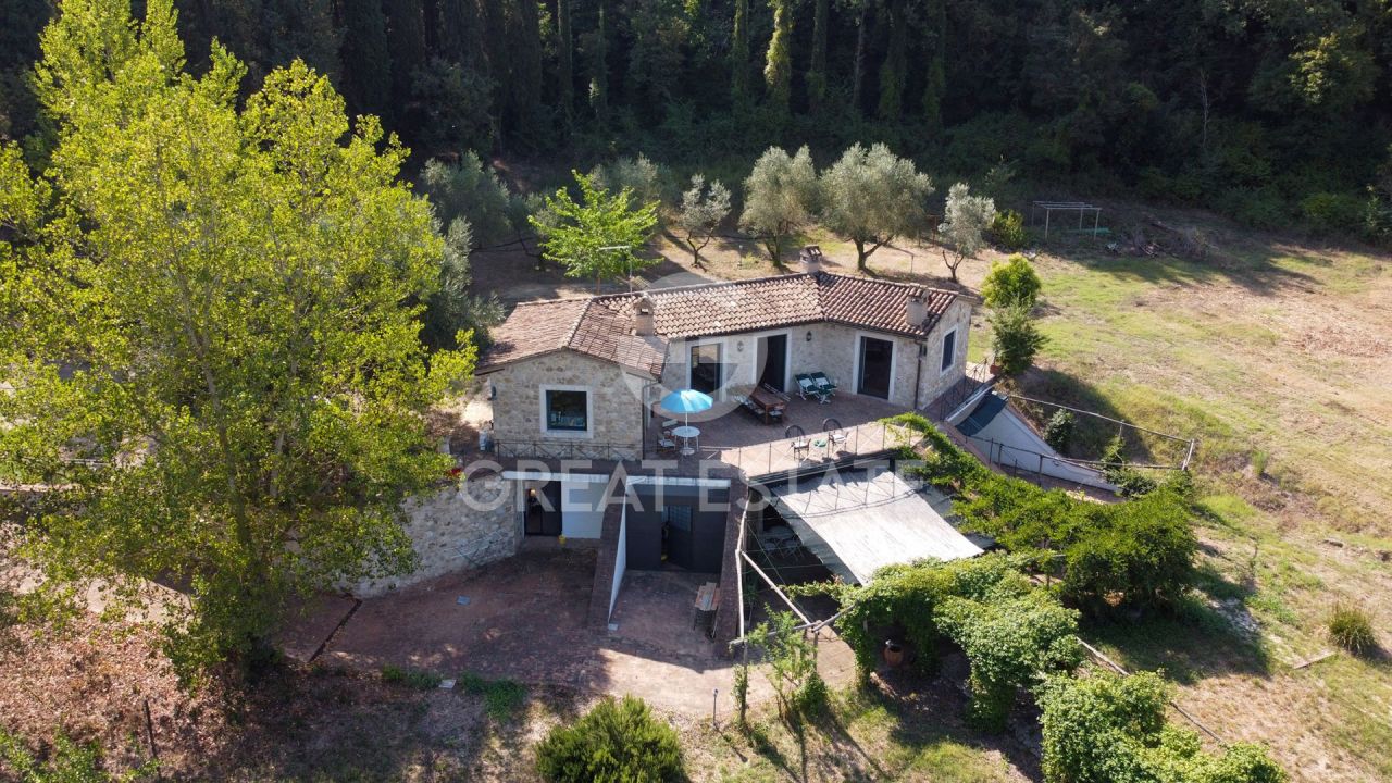 Casa en Todi, Italia, 164.25 m² - imagen 1