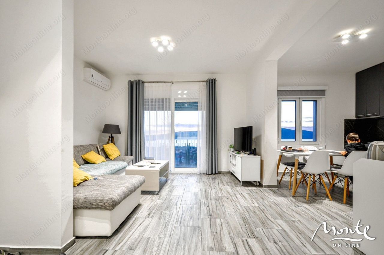 Wohnung in Tivat, Montenegro, 55 m² - Foto 1