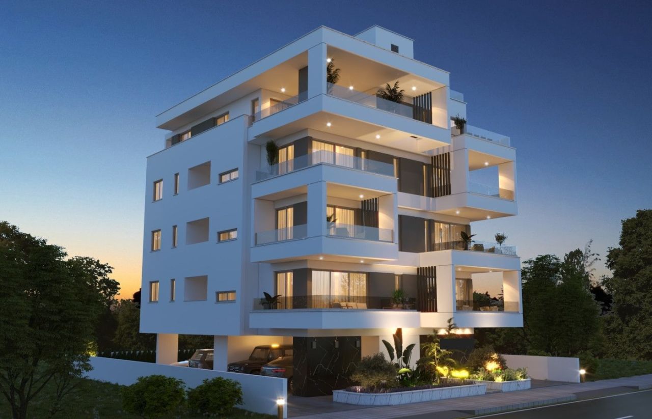 Commercial apartment building on Finikoudes Beach, Cyprus, 945 m² - picture 1