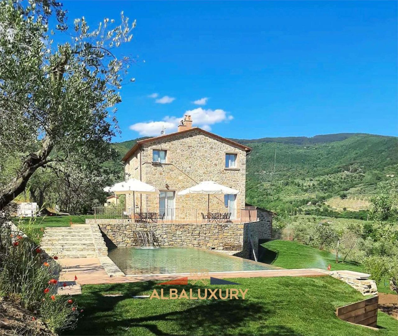 Villa in Cortona, Italy, 340 m² - picture 1