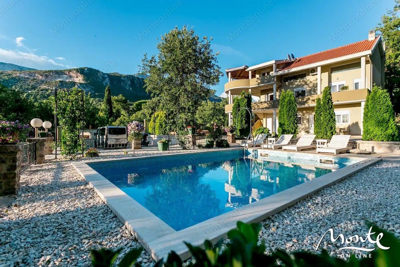 Villa in Herceg-Novi, Montenegro, 396 m² - Foto 1