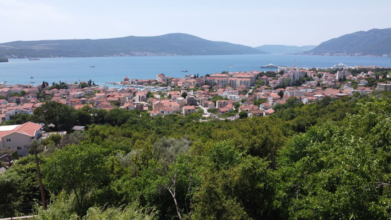 Terrain à Tivat, Monténégro, 1 430 m² - image 6