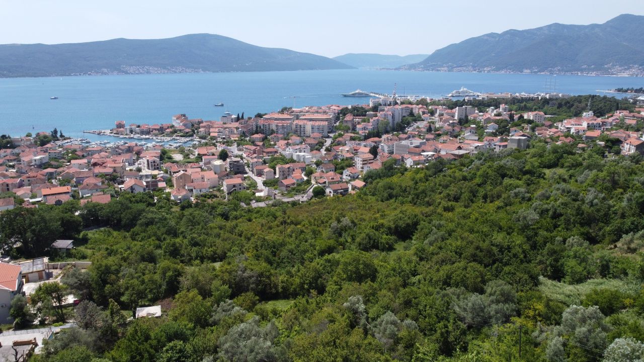 Terrain à Tivat, Monténégro, 1 430 m² - image 7