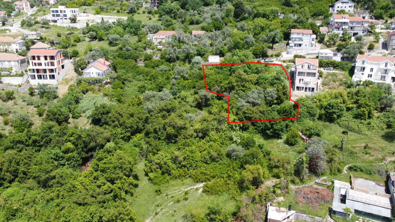 Grundstück in Tivat, Montenegro, 1 430 m² - Foto 1