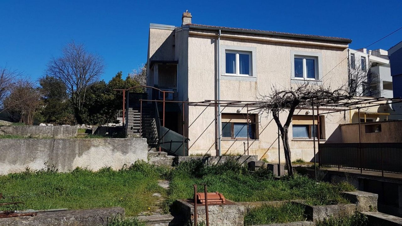 Maison à Pula, Croatie, 140 m² - image 1