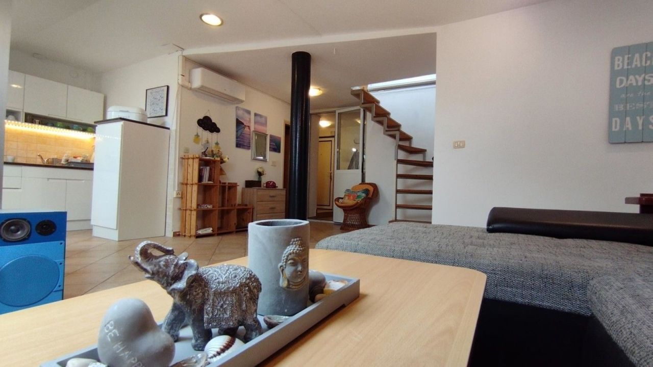 Piso en Pula, Croacia, 68 m² - imagen 1