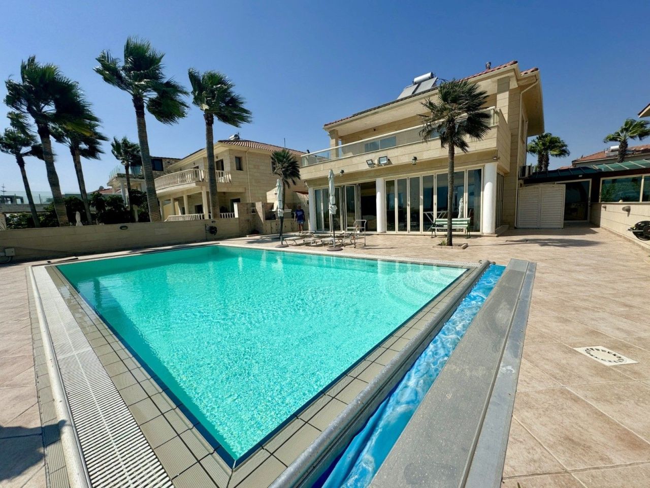 Villa in Larnaca, Cyprus, 299 m² - picture 1