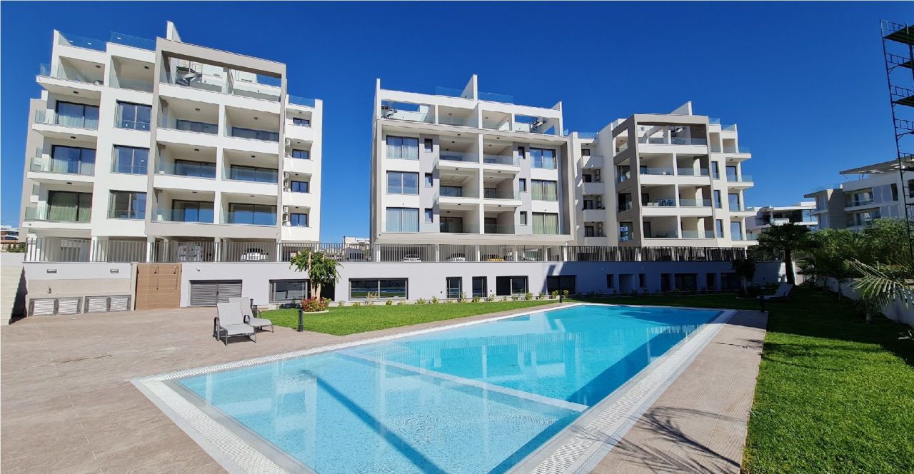 Flat in Germasogeia, Cyprus, 120 m² - picture 1