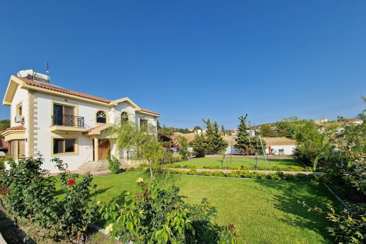 Casa en Parekklisia, Chipre, 200 m² - imagen 1
