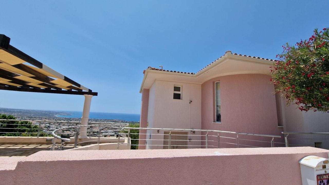Maison à Pejia, Chypre, 350 m² - image 1