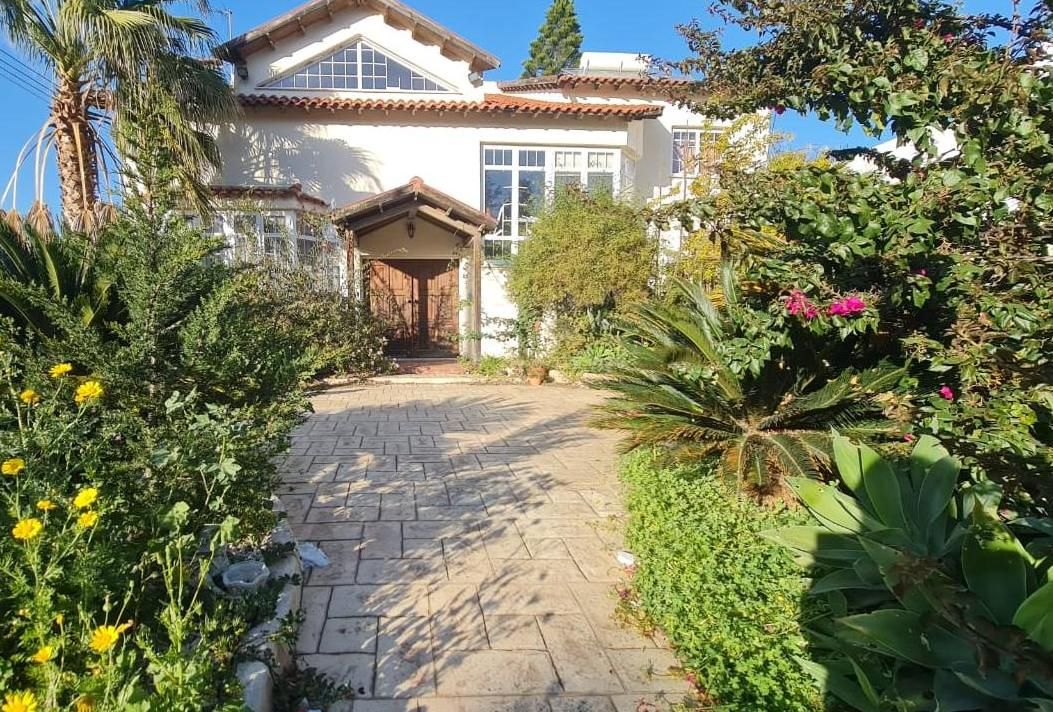 Maison à Larnaca, Chypre, 380 m² - image 1