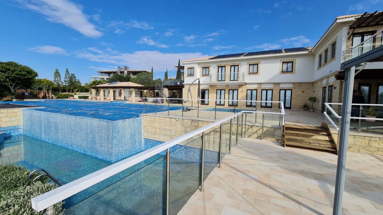House in Kouklia, Cyprus, 1 000 m² - picture 1