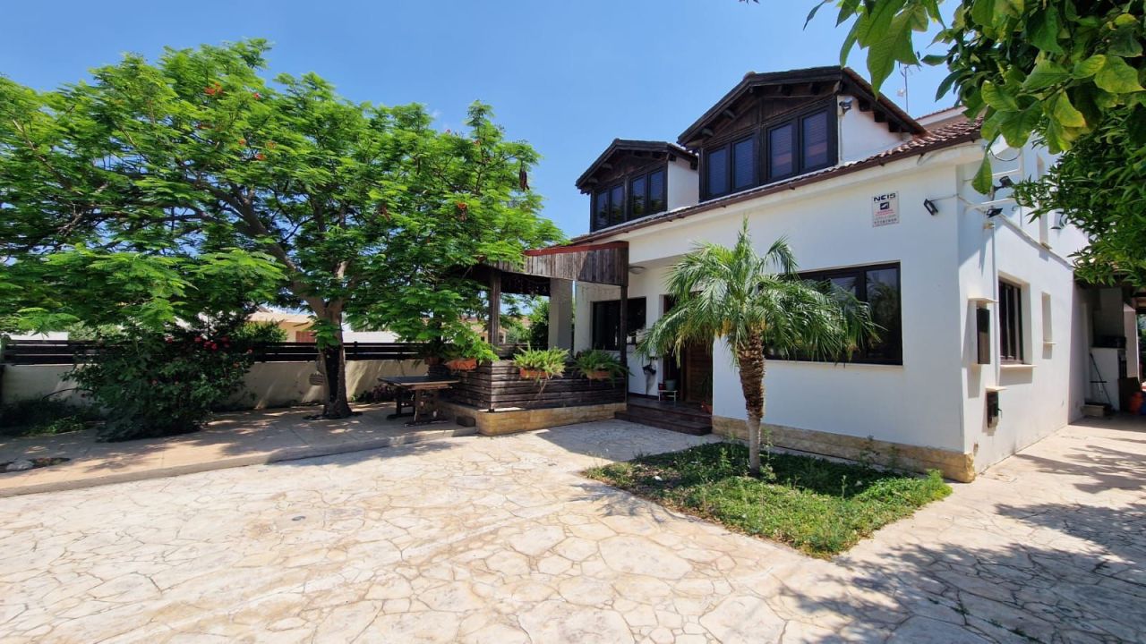 Maison à Aradippou, Chypre, 280 m² - image 1