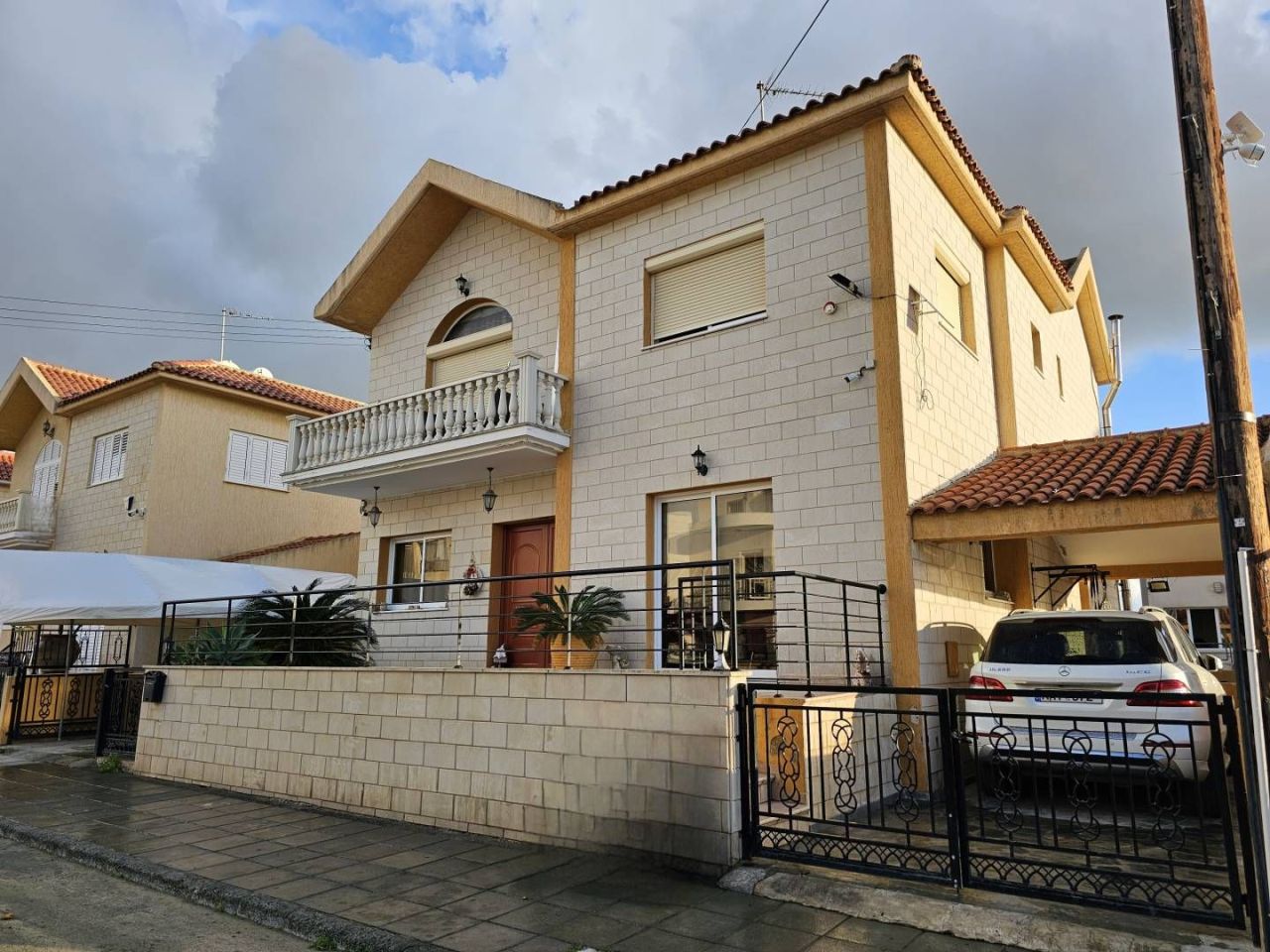 House in Agios Athanasios, Cyprus, 400 m² - picture 1