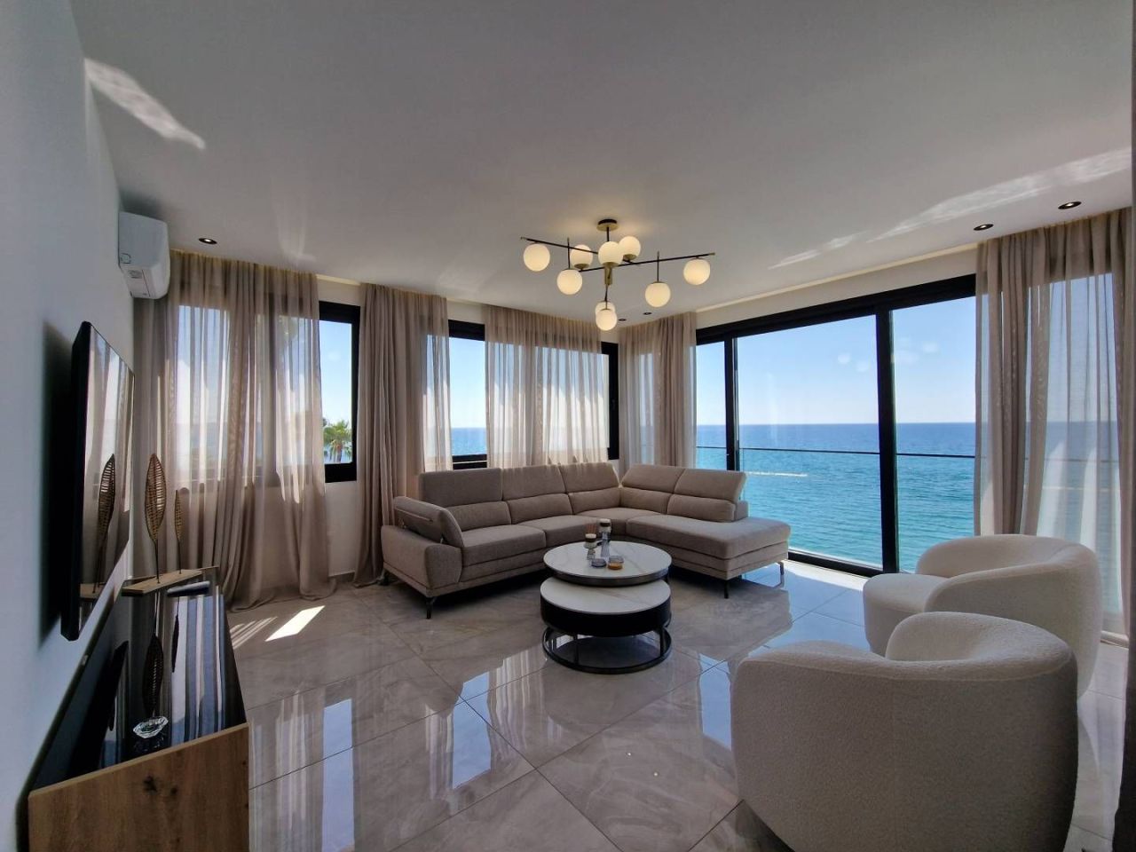 Piso en Germasogeia, Chipre, 157 m² - imagen 1